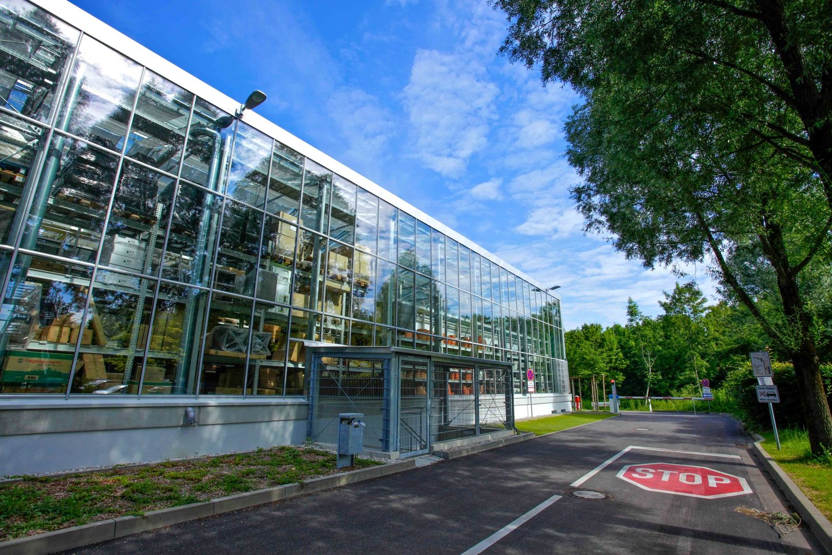 Baumarkt mit Gartencenter und Tiefgarage